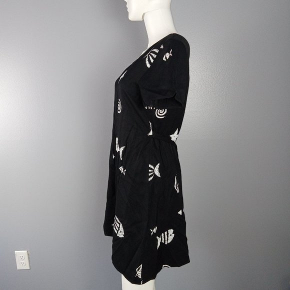 Connie Choi Women's Knee Length Shift Dress Size Medium Black Fish Print VTG - Picture 4 of 9